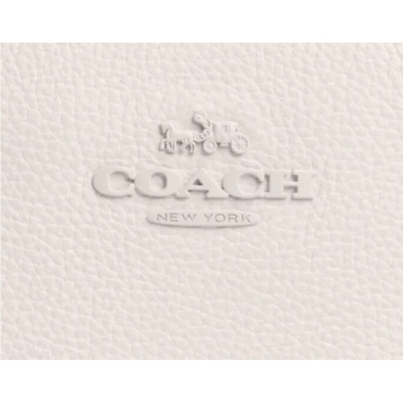 New Coach CR153 Sophie Bucket Bag Pebble Leather Chalk - Picture 2 of 6